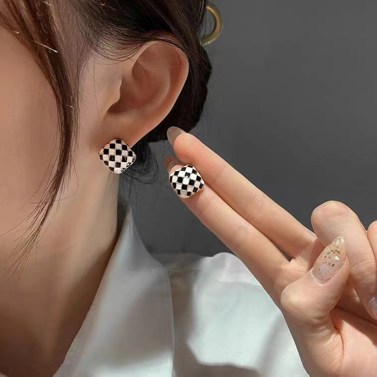 Wholesale Quicksand Pearl Purple Checkerboard Alloy Ear Studs